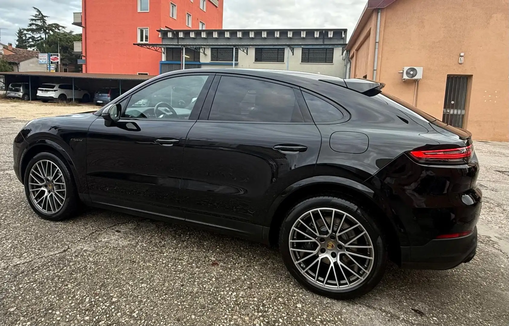Porsche Cayenne Cayenne Coupe 3.0 e-hybrid Platinum Edition Nero - 2