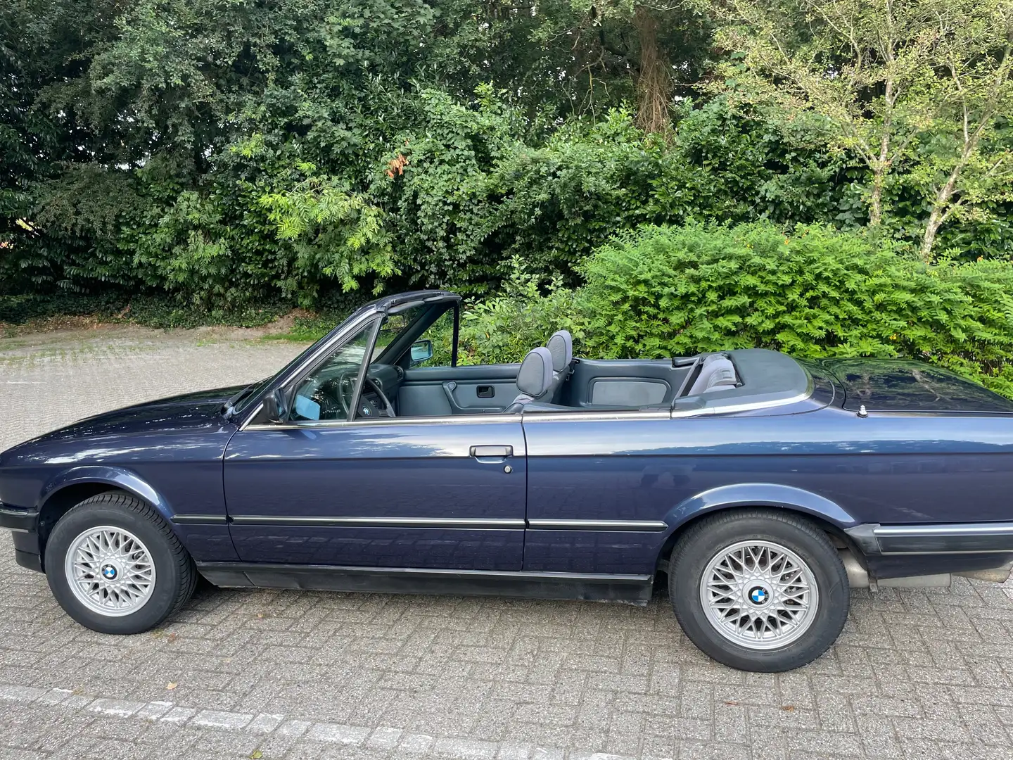 BMW 320 Cabriolet Bleu - 2