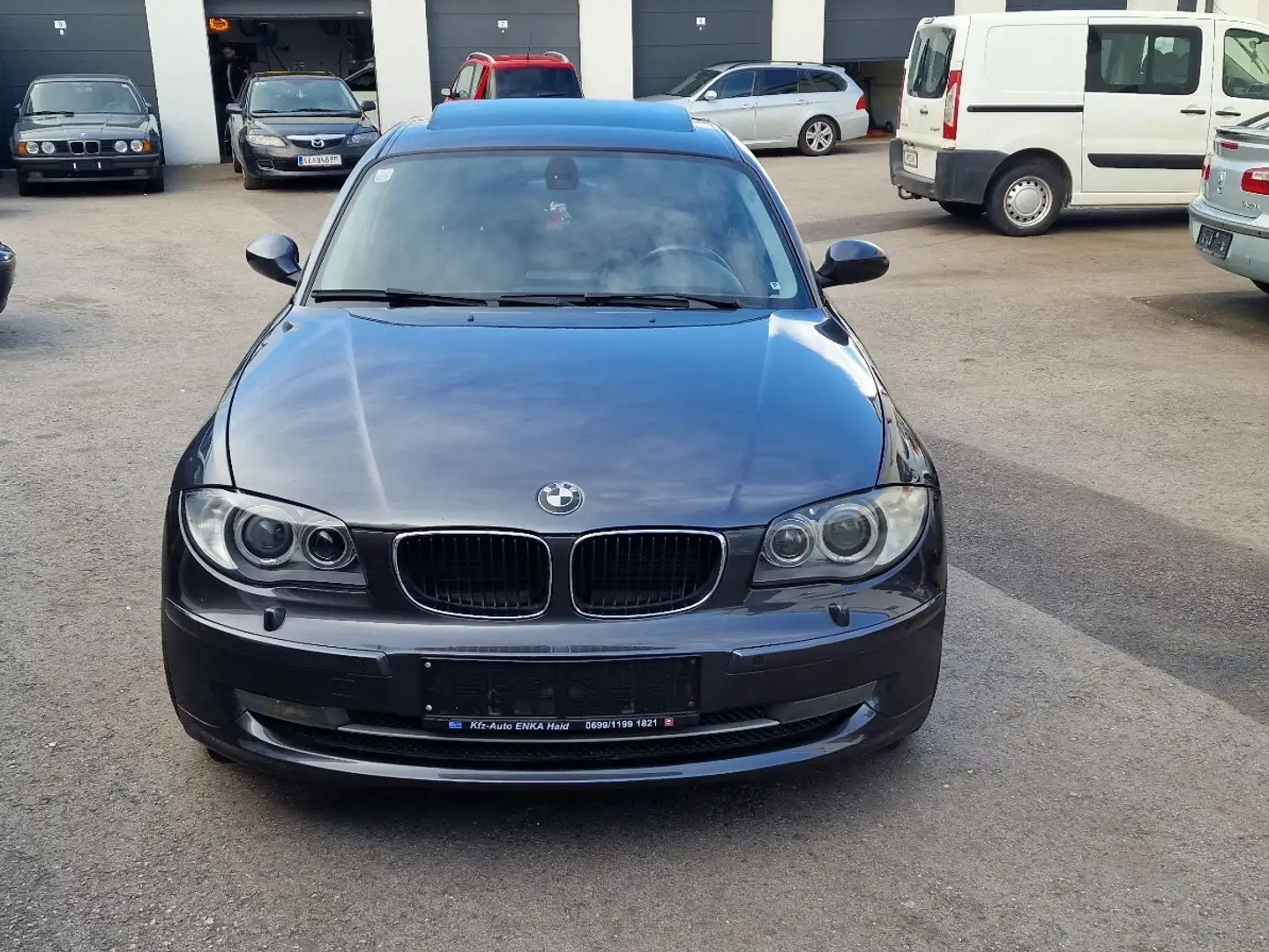 BMW 120 Grau - 2