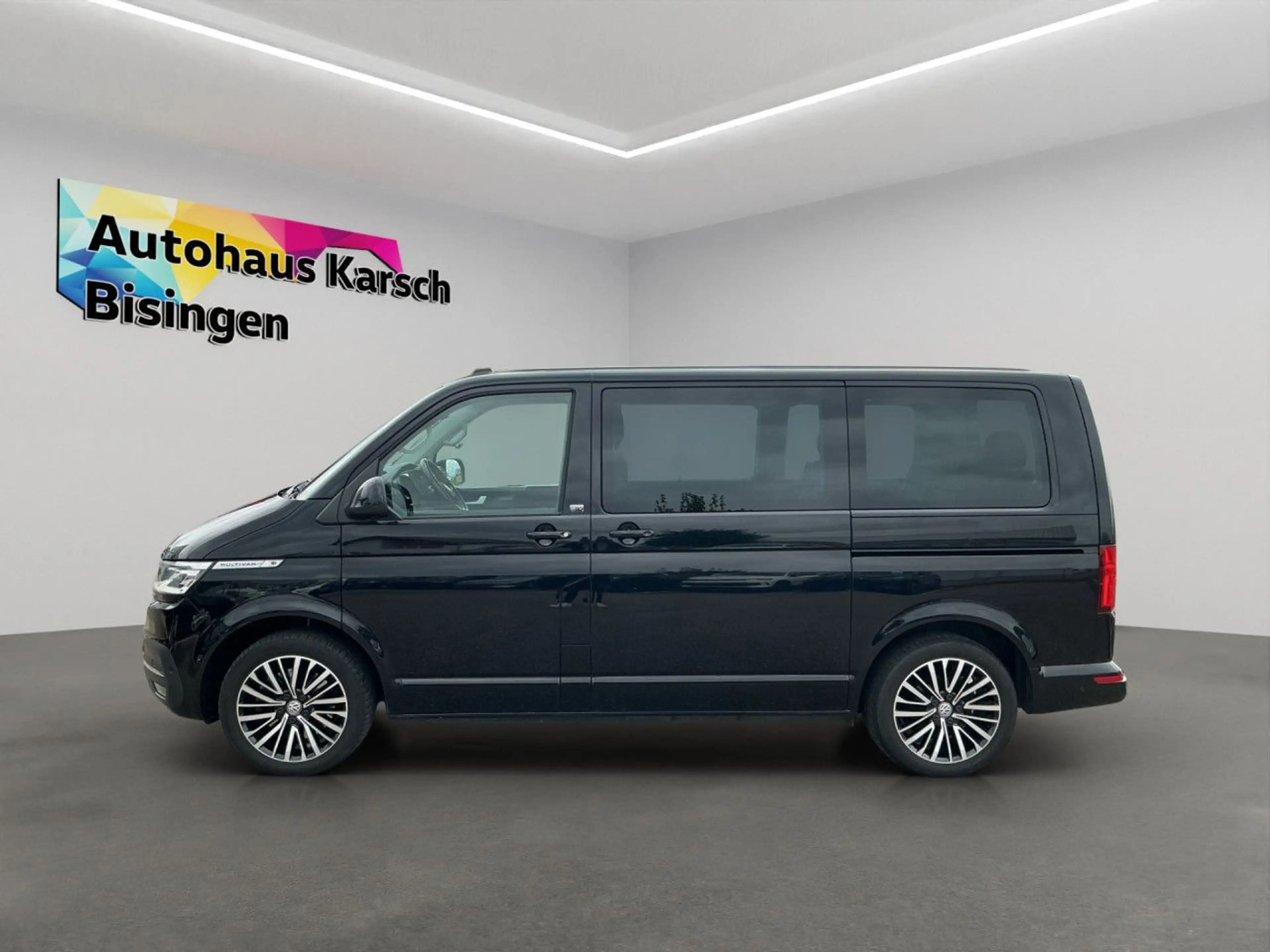 Volkswagen T6.1 Multivan 2.0 TDI DSG 4Motion Generation Six — photo 3
