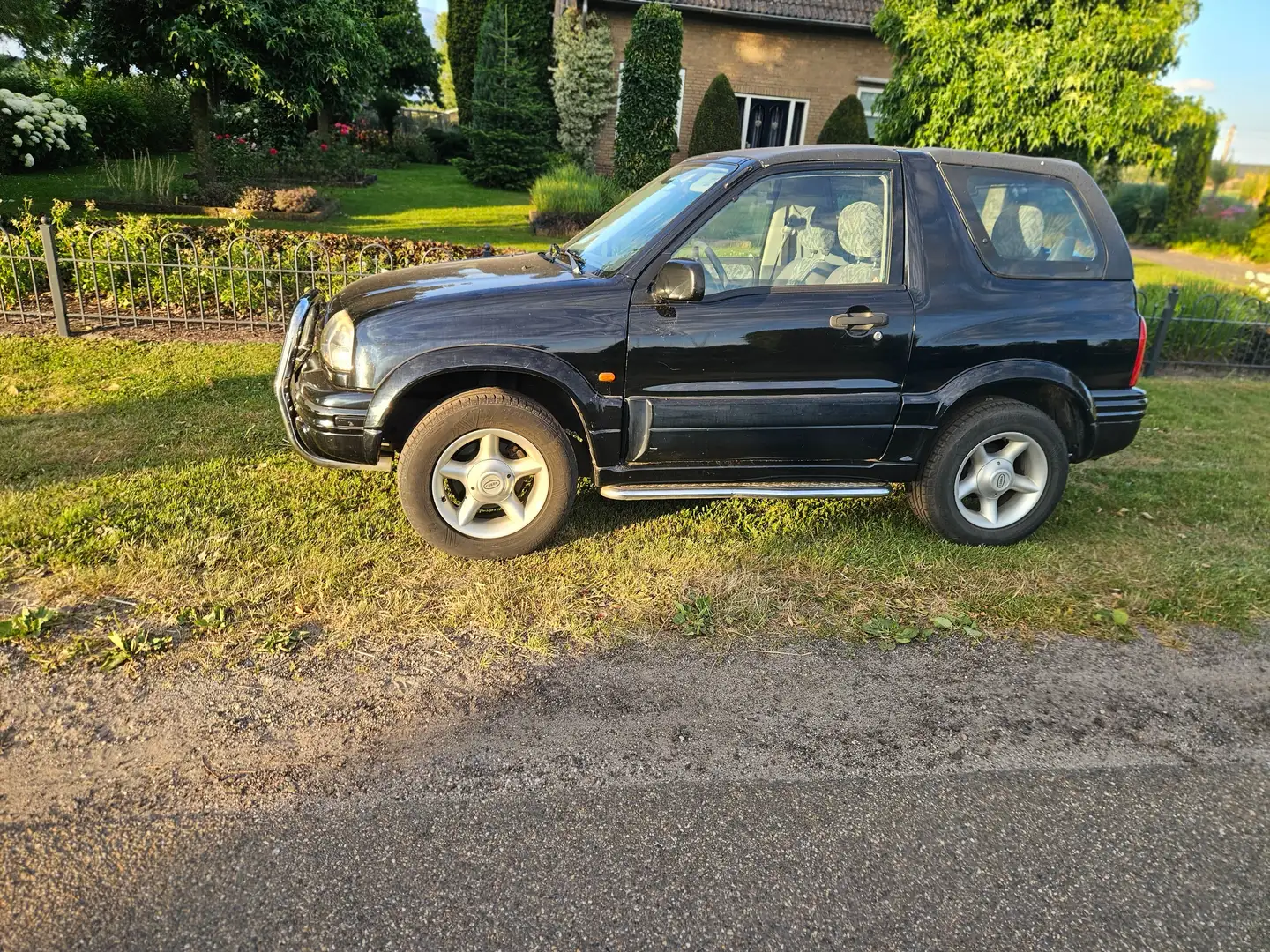 Suzuki Grand Vitara Grand Vitara 2.0 Cabrio Zwart - 1