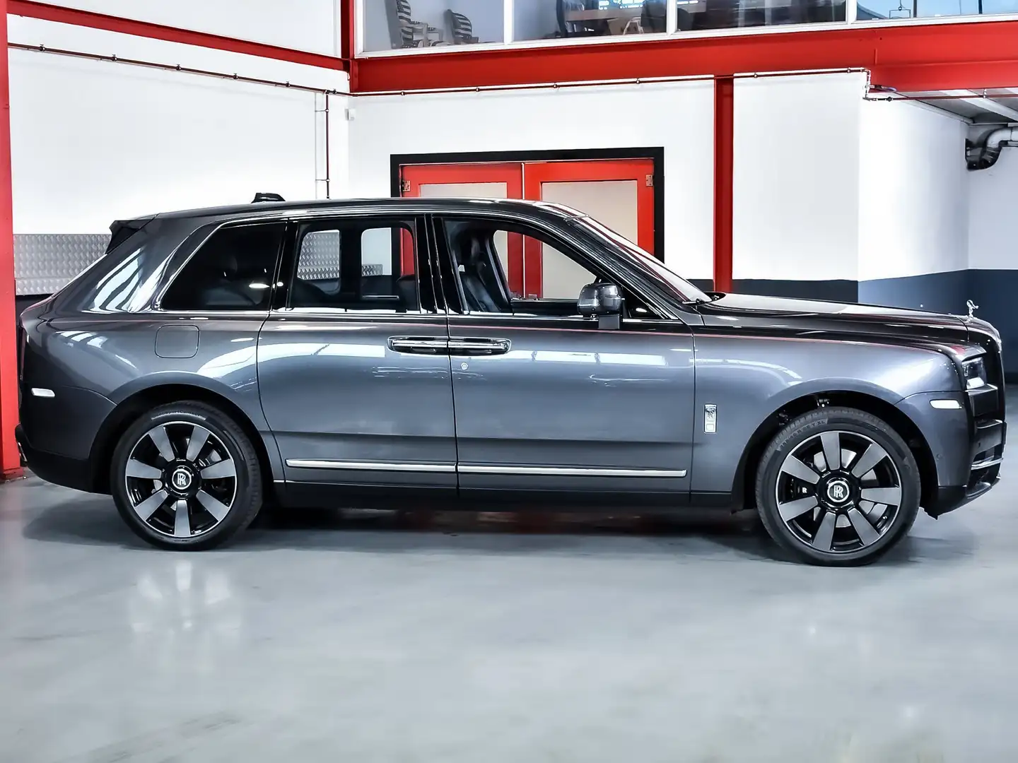 Rolls-Royce Cullinan 6.75 V12 Szürke - 2
