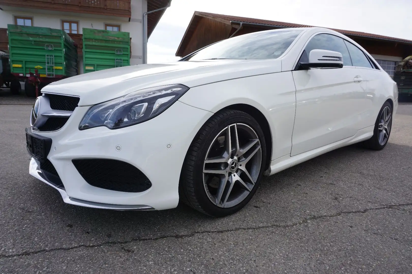 Mercedes-Benz E 250 Coupe AMG Autom. LED Comand CAM Leder Blanc - 1
