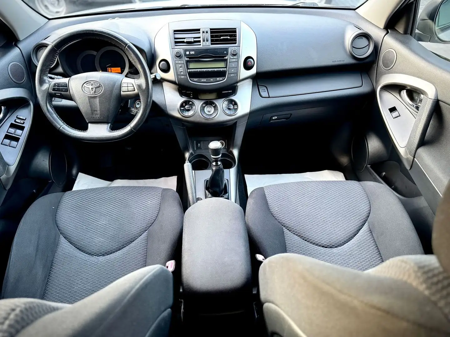 Toyota RAV 4 Life 'Klima'Bluetooth'AHK-2.000KG' Silber - 2