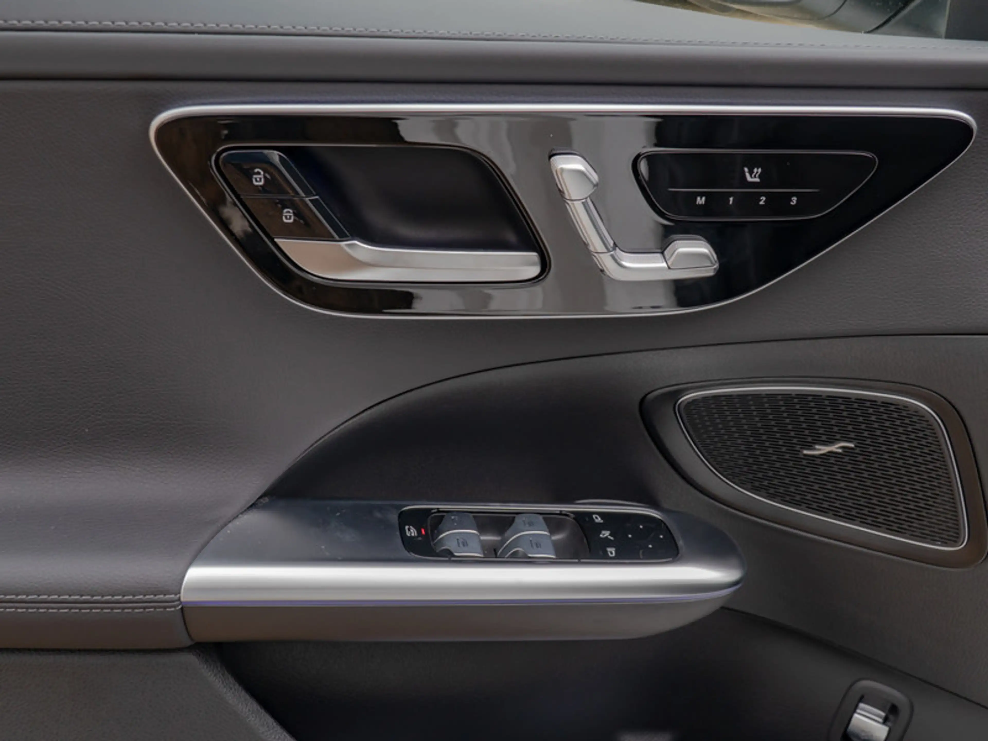 Mercedes-Benz C 200 AMG-Sport/DIGITAL/360/Memo/Night/Distr/18" — photo 11