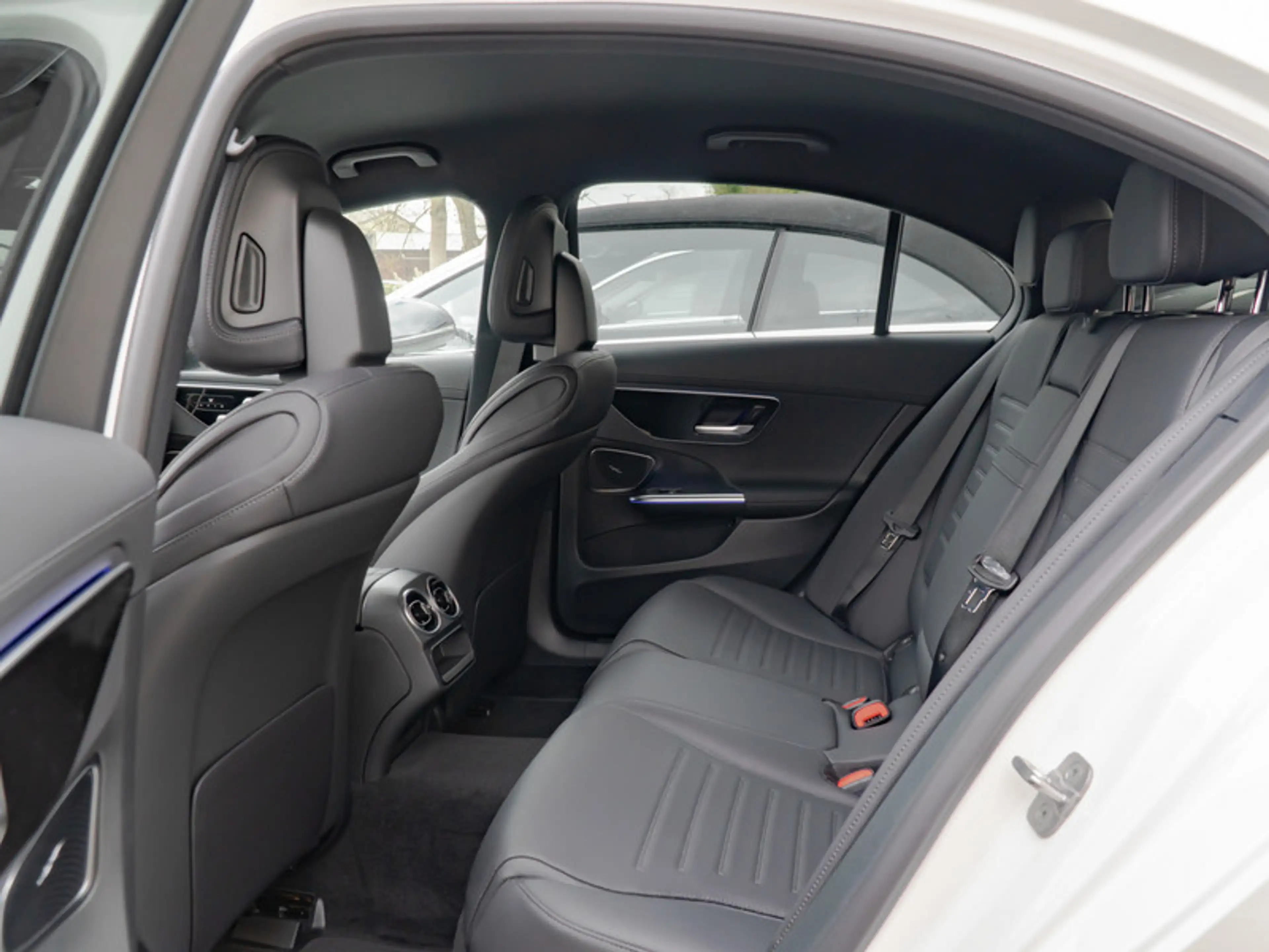 Mercedes-Benz C 200 AMG-Sport/DIGITAL/360/Memo/Night/Distr/18" — photo 10