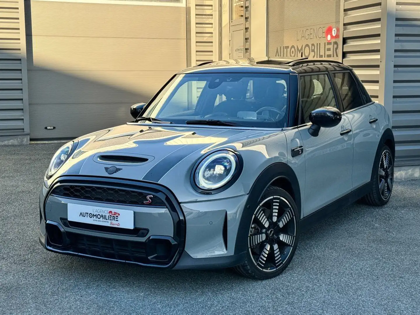 MINI Cooper F55 HATCH 2.0 S 178 FINITION YOURS BVA7 Grau - 1