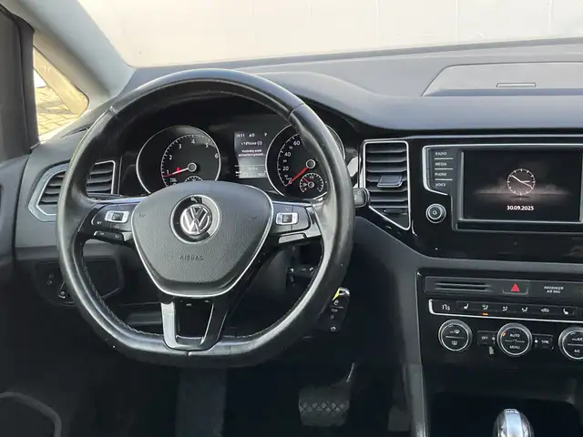 Volkswagen Golf Sportsvan view 5