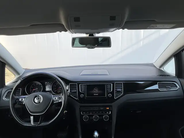 Volkswagen Golf Sportsvan view 6