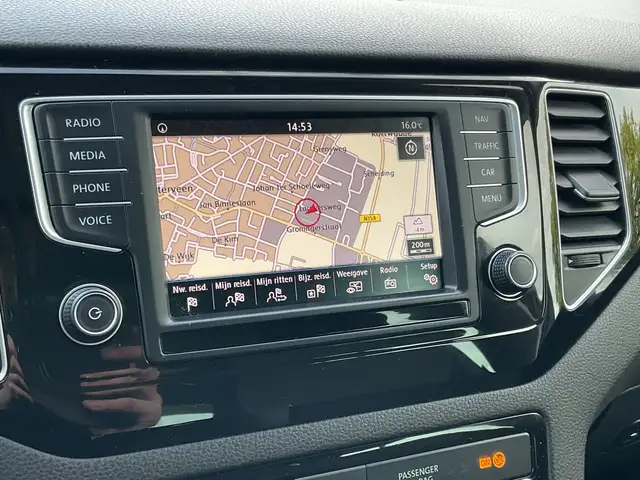 Volkswagen Golf Sportsvan view 4