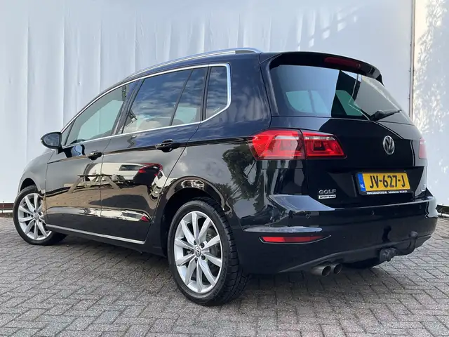 Volkswagen Golf Sportsvan view 2