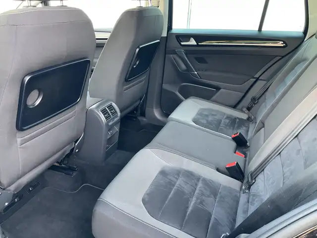 Volkswagen Golf Sportsvan view 14