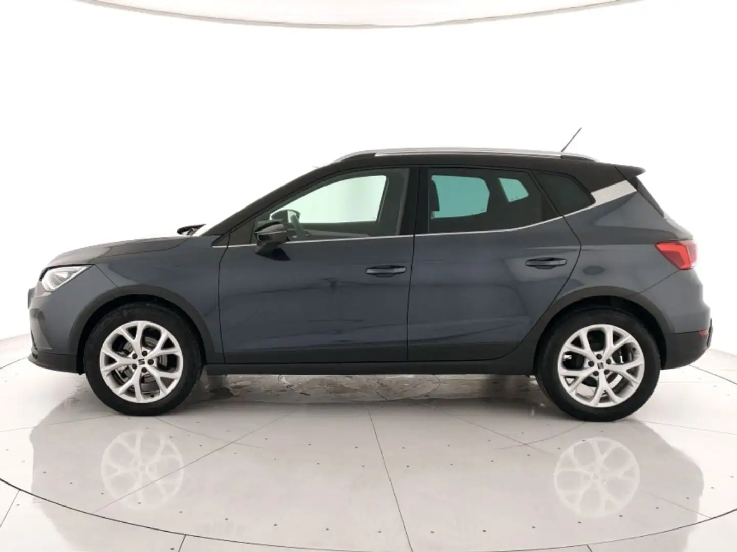 SEAT Arona 1.0 ecotsi FR 95cv Szürke - 2