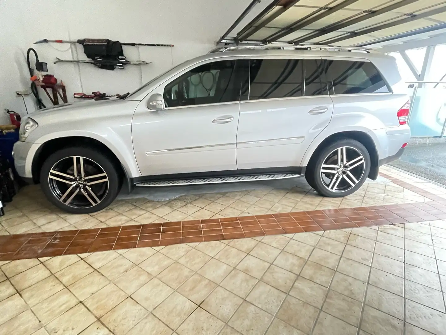 Mercedes-Benz GL 420 CDI DPF 4Matic 7G-TRONIC Silber - 1