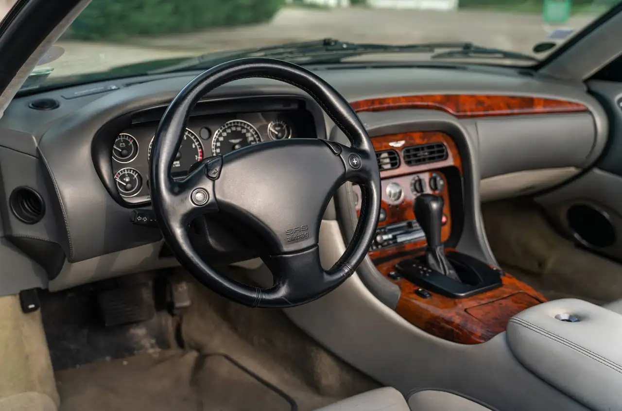 Aston Martin DB7 Volante Vantage V12, foto 11