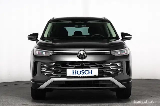 Volkswagen Tayron view 2