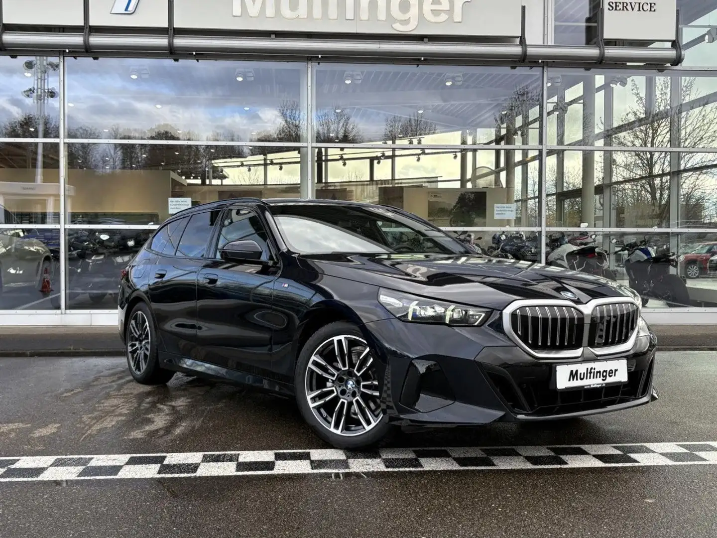 BMW 520 i T.M Sport Standh.Sitzbel.SuView HUD ACC AHK Schwarz - 2