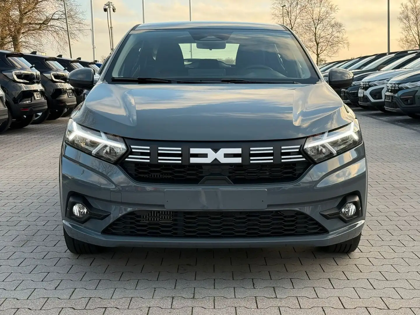 Dacia Sandero Expression TCe 90 CVT | KLIMA Grau - 2