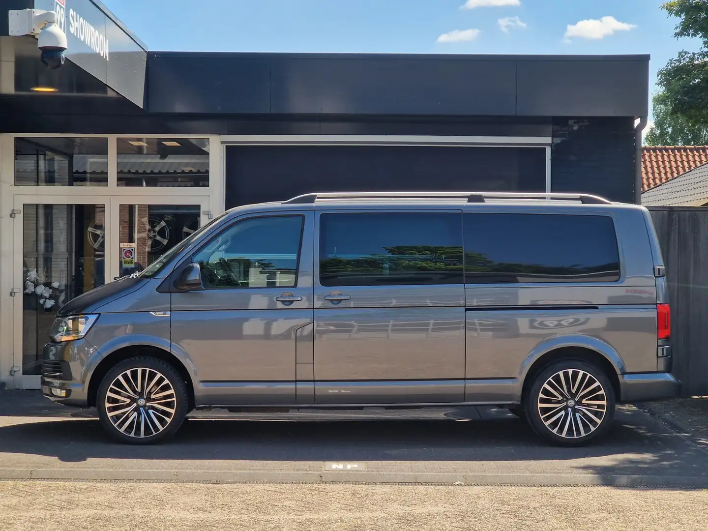Volkswagen T6 Transporter 2.0 TDI L2H1 DC Highline DUBBELE CABINE / 7P / SCH Gris - 2