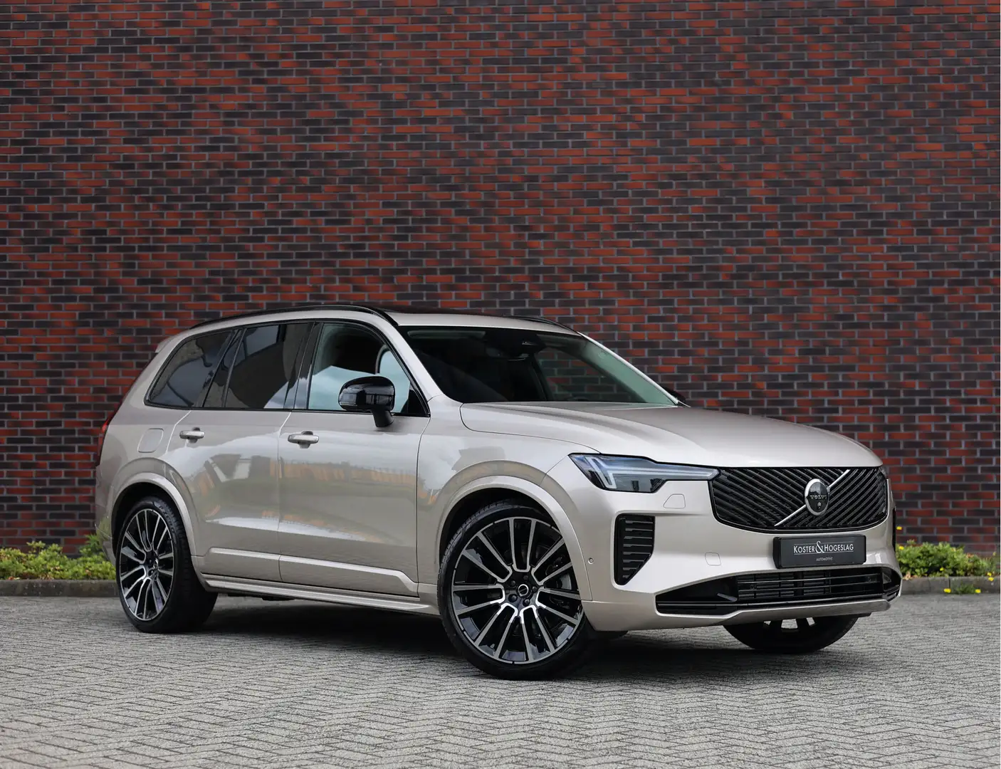 Volvo XC90 T8 AWD Ultra Dark | Direct rijden - Luchtvering - Zilver - 1