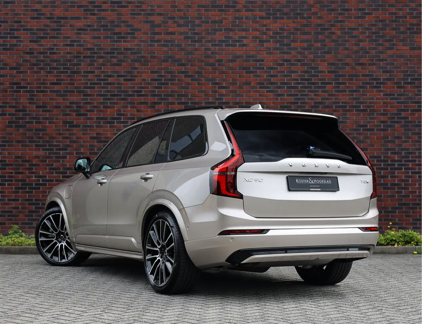 Volvo XC90 T8 AWD Ultra Dark | Direct rijden - Luchtvering - Zilver - 2