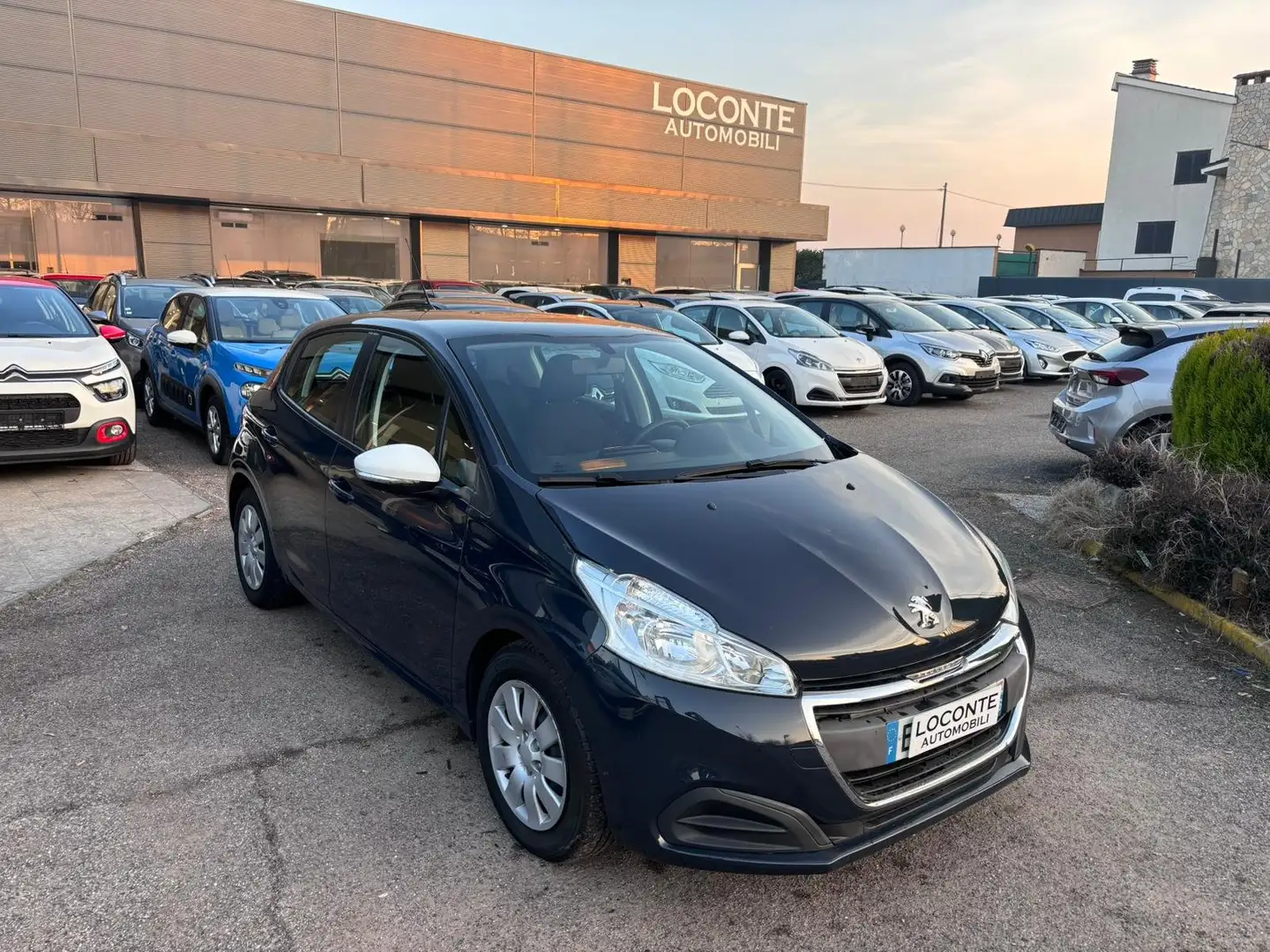 Peugeot 208 5p 1.2 puretech Active 68cv Blauw - 1