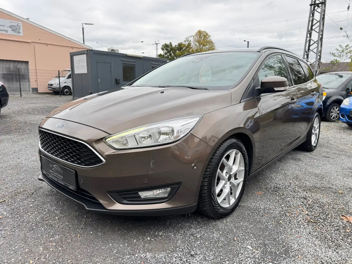 Ford Focus 1.5 TDCI Turnier Business AHK NAVI SHZ GARANTIE Braun - 1