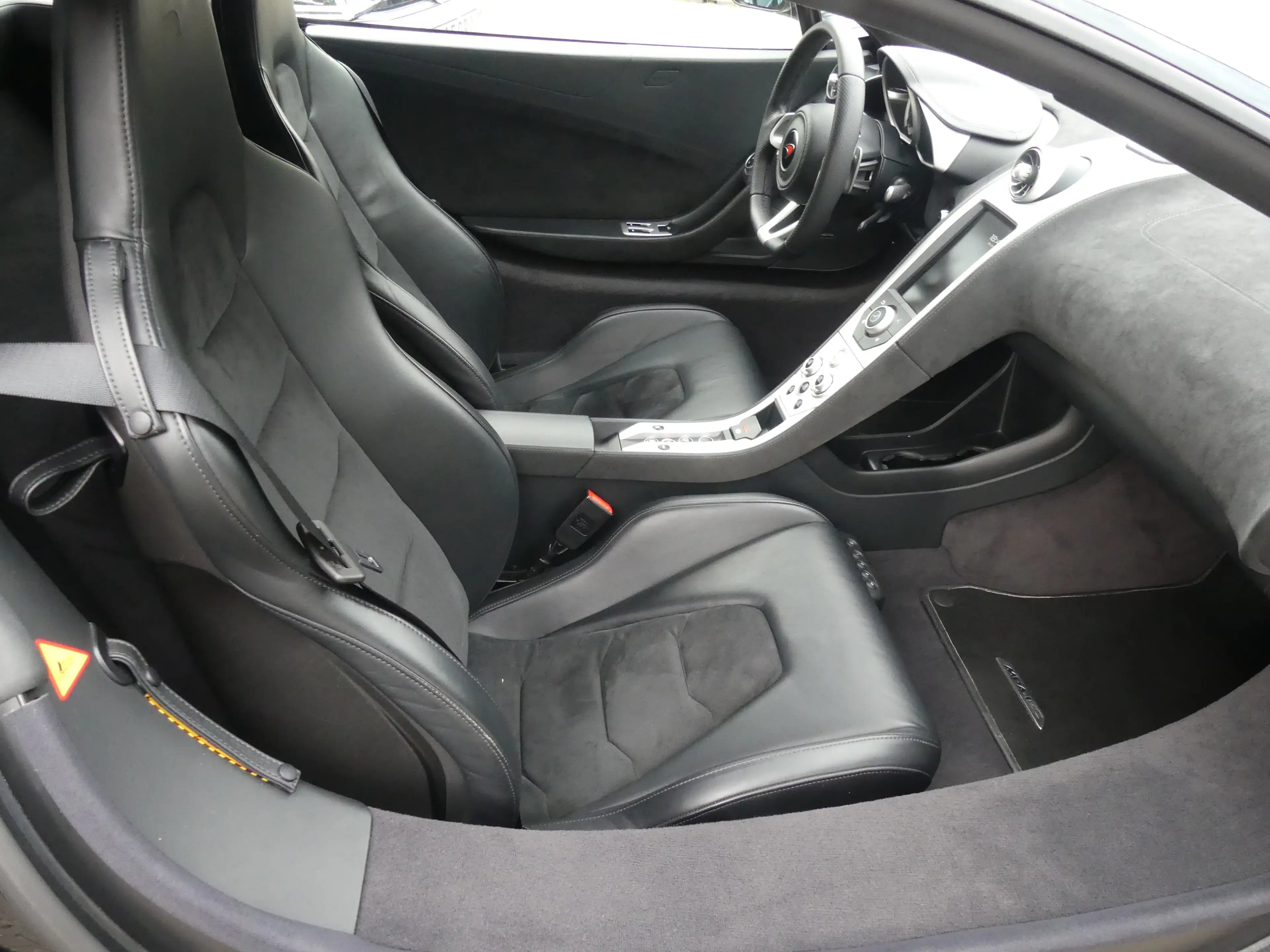 McLaren MP4-12C Modelljahr 2013 * 1. Hand — photo 6