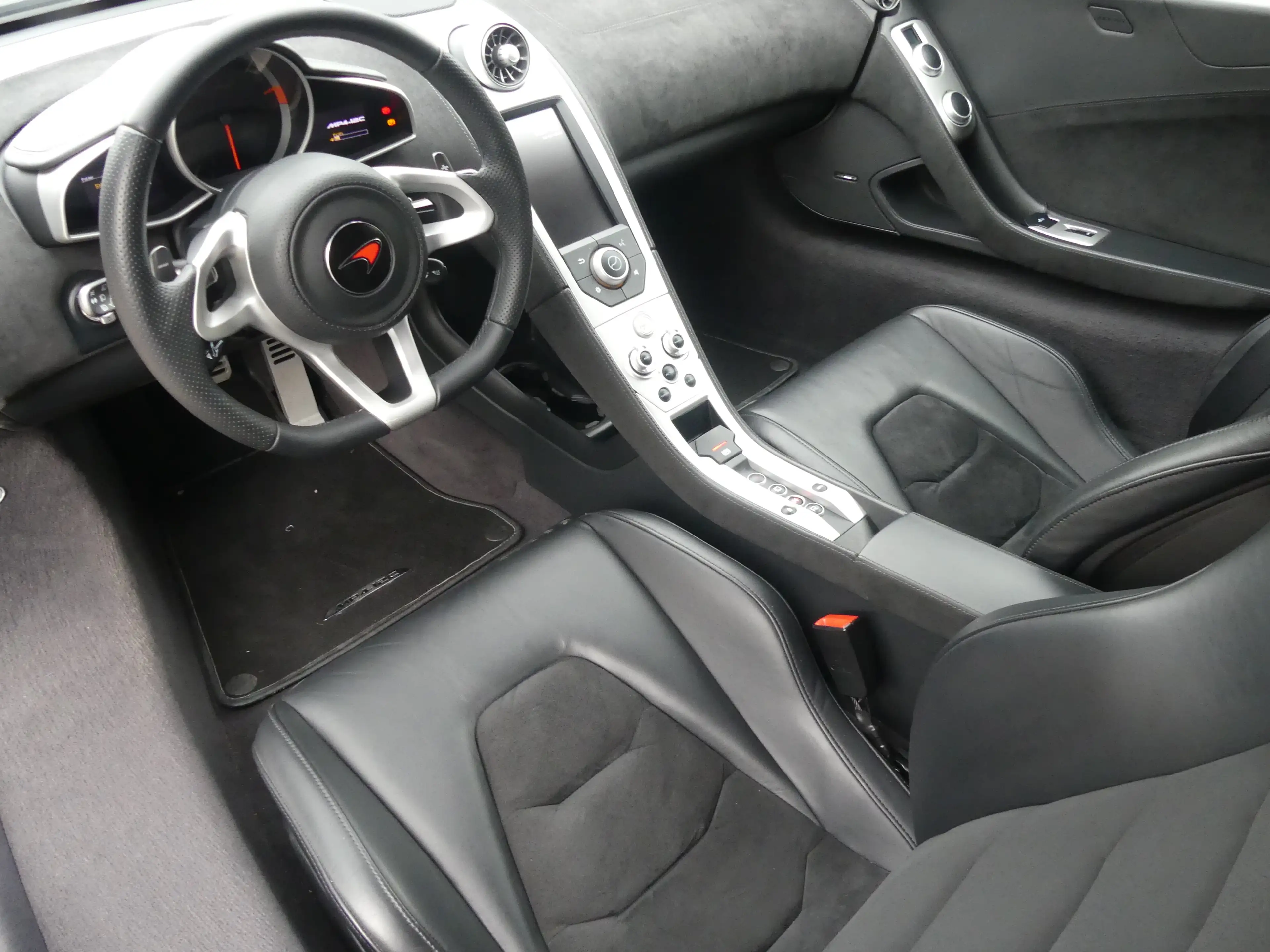 McLaren MP4-12C Modelljahr 2013 * 1. Hand — photo 3