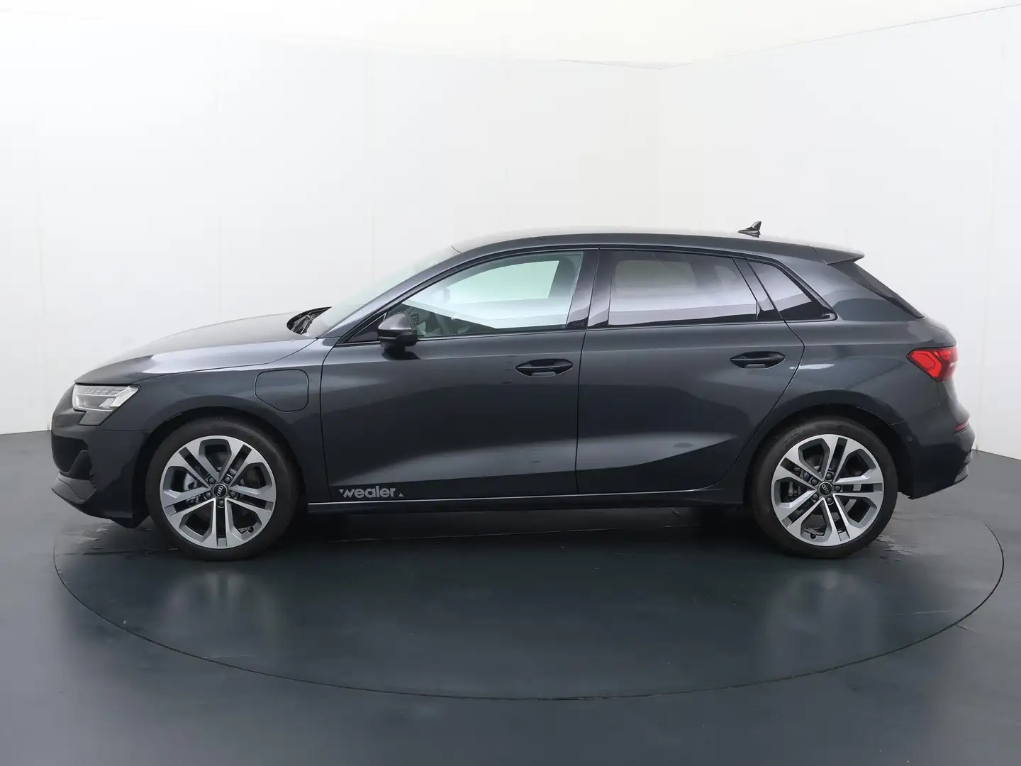 Audi A3 Sportback Advanced edition TFSI e 150 kW S tronic Grijs - 2