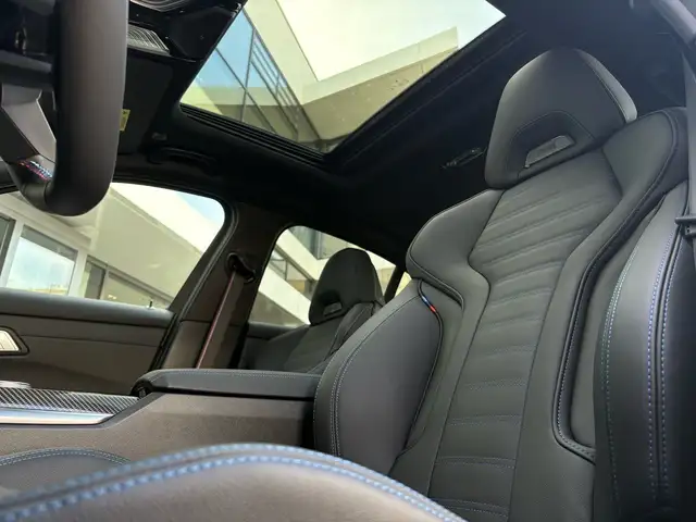 BMW 3 Series view 14