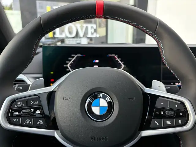 BMW 3 Series view 4
