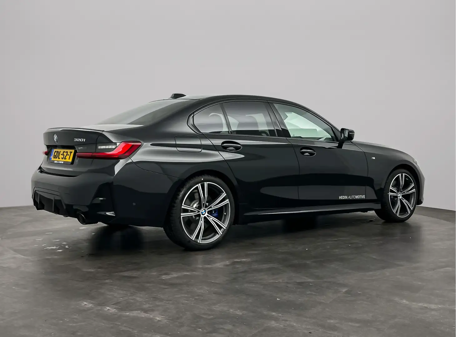 BMW 320 3-serie Sedan 320i M-Sport Pro | Schuifdak | 19" | Nero - 2