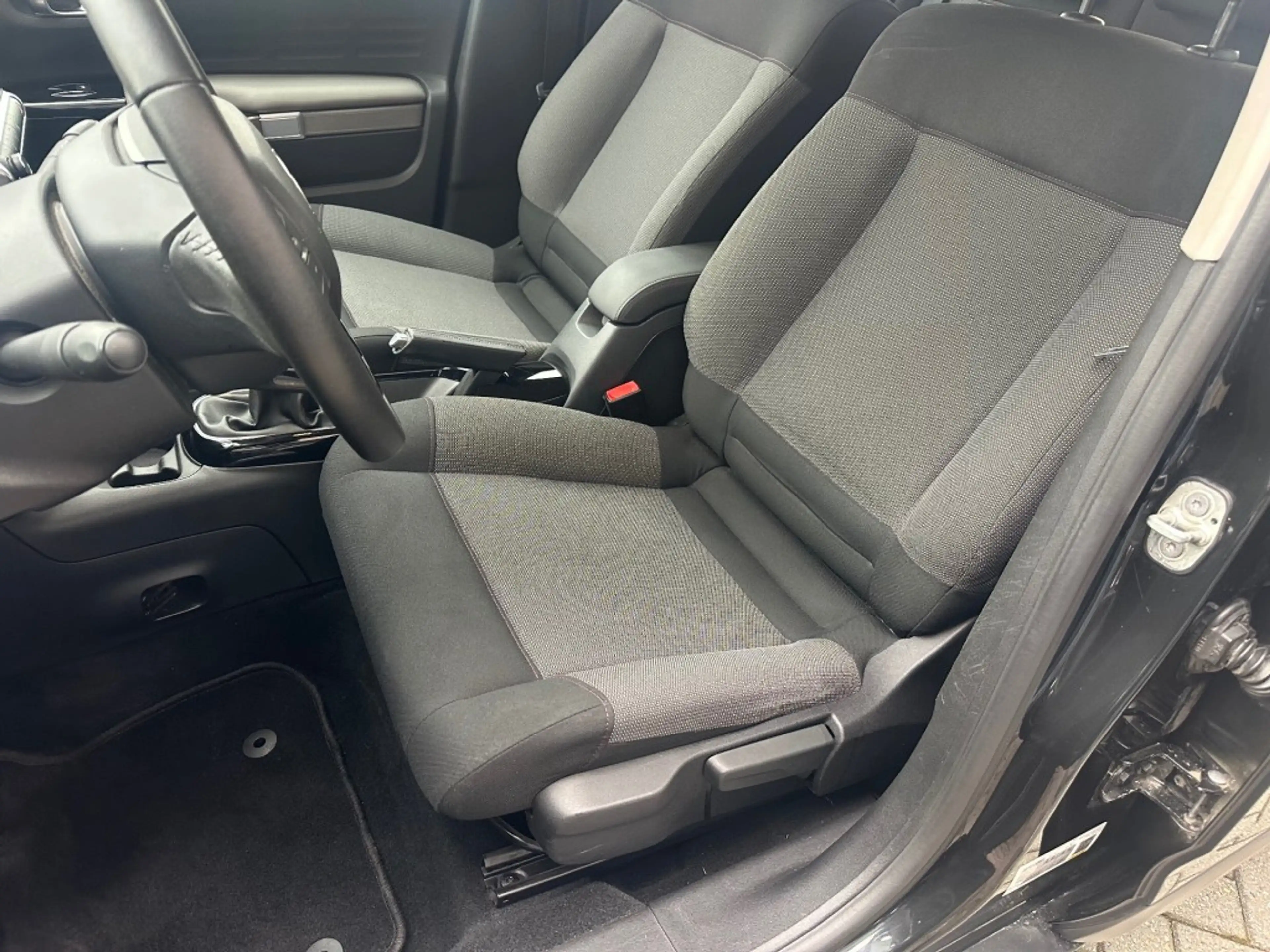 Citroen C4 1.2 PT BUSINESS — photo 9