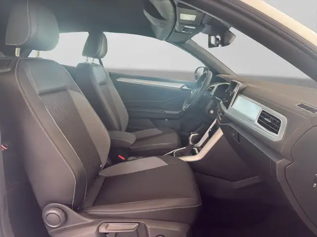 Volkswagen T-Roc view 4