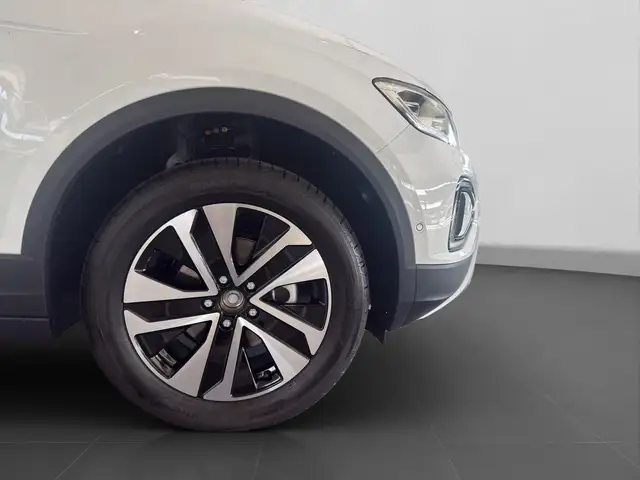 Volkswagen T-Roc view 7