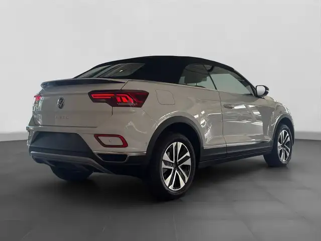 Volkswagen T-Roc view 3