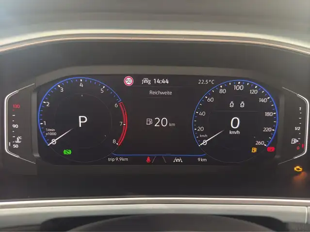 Volkswagen T-Roc view 10