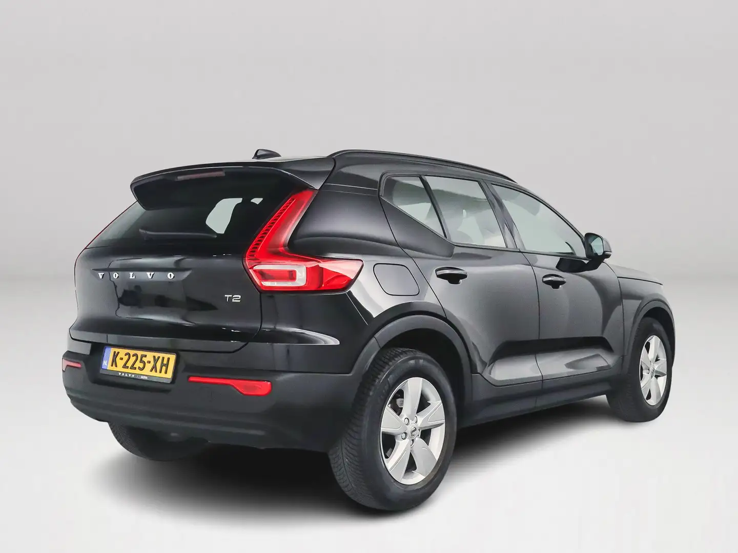 Volvo XC40 T2 Momentum Core | Airco | Apple Carplay Negro - 2