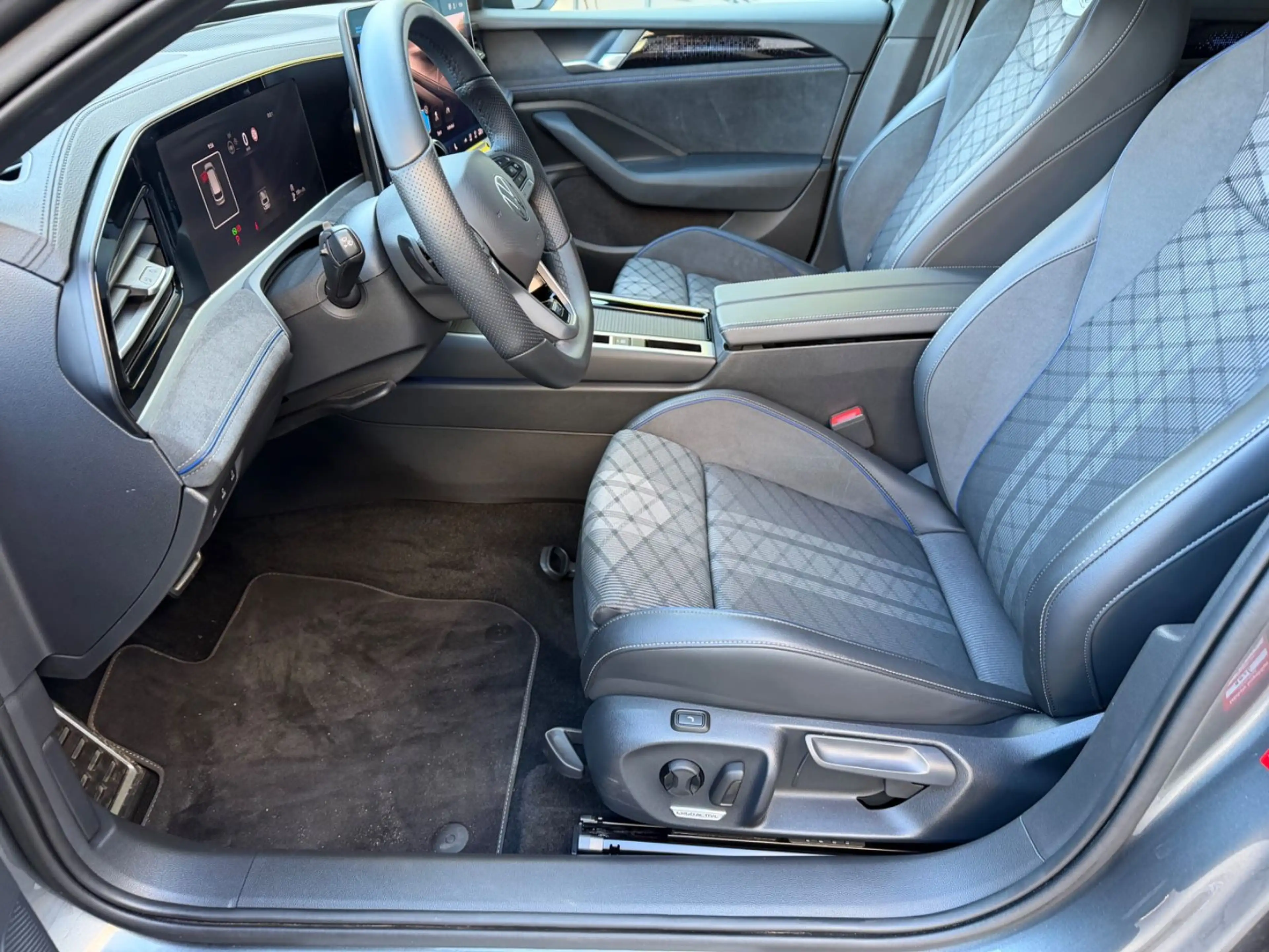 Volkswagen Passat Variant R-line/KAMERA/360°KAMERA/LED/MWST — photo 12