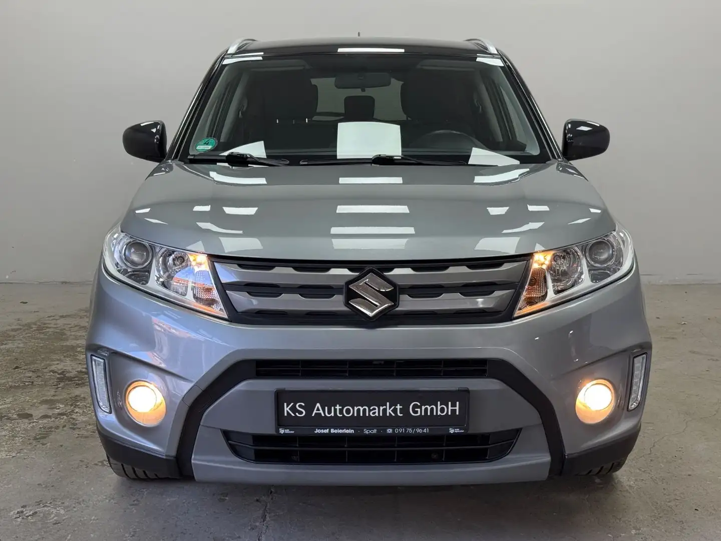 Suzuki Vitara 1.6 Comfort 4x4*ACC*Navi*R-Kamera* Grau - 2