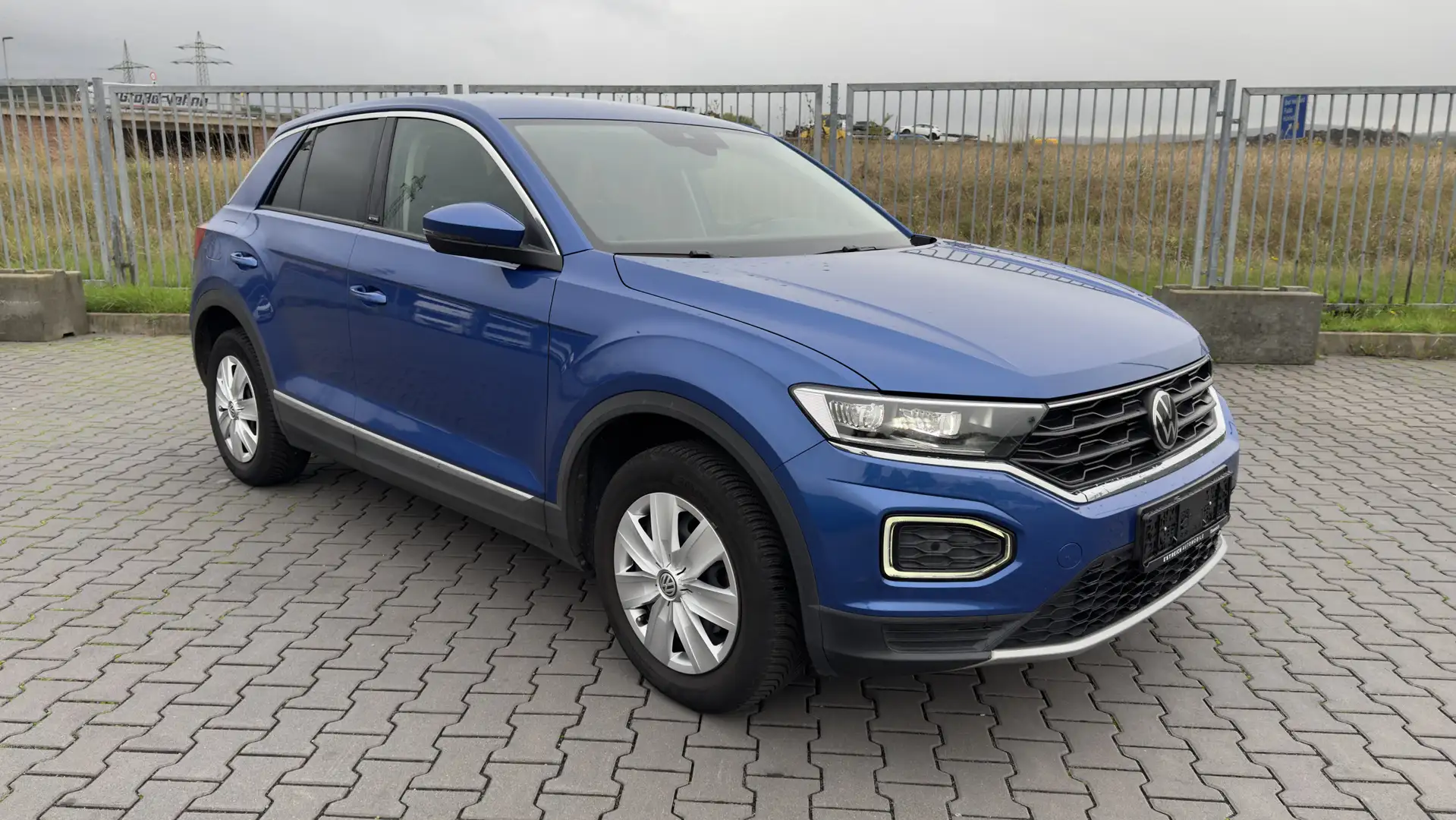 Volkswagen T-Roc 1.0 TSI Active Navi ACC LED PDC SHZ APPS Bleu - 1