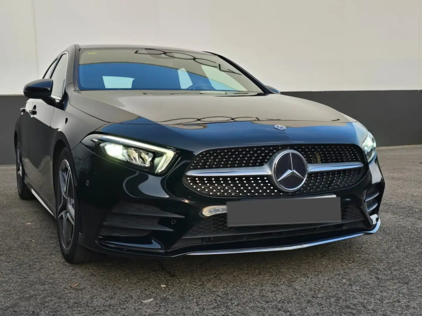 Mercedes-Benz A 180 180d 7G-DCT Schwarz - 1