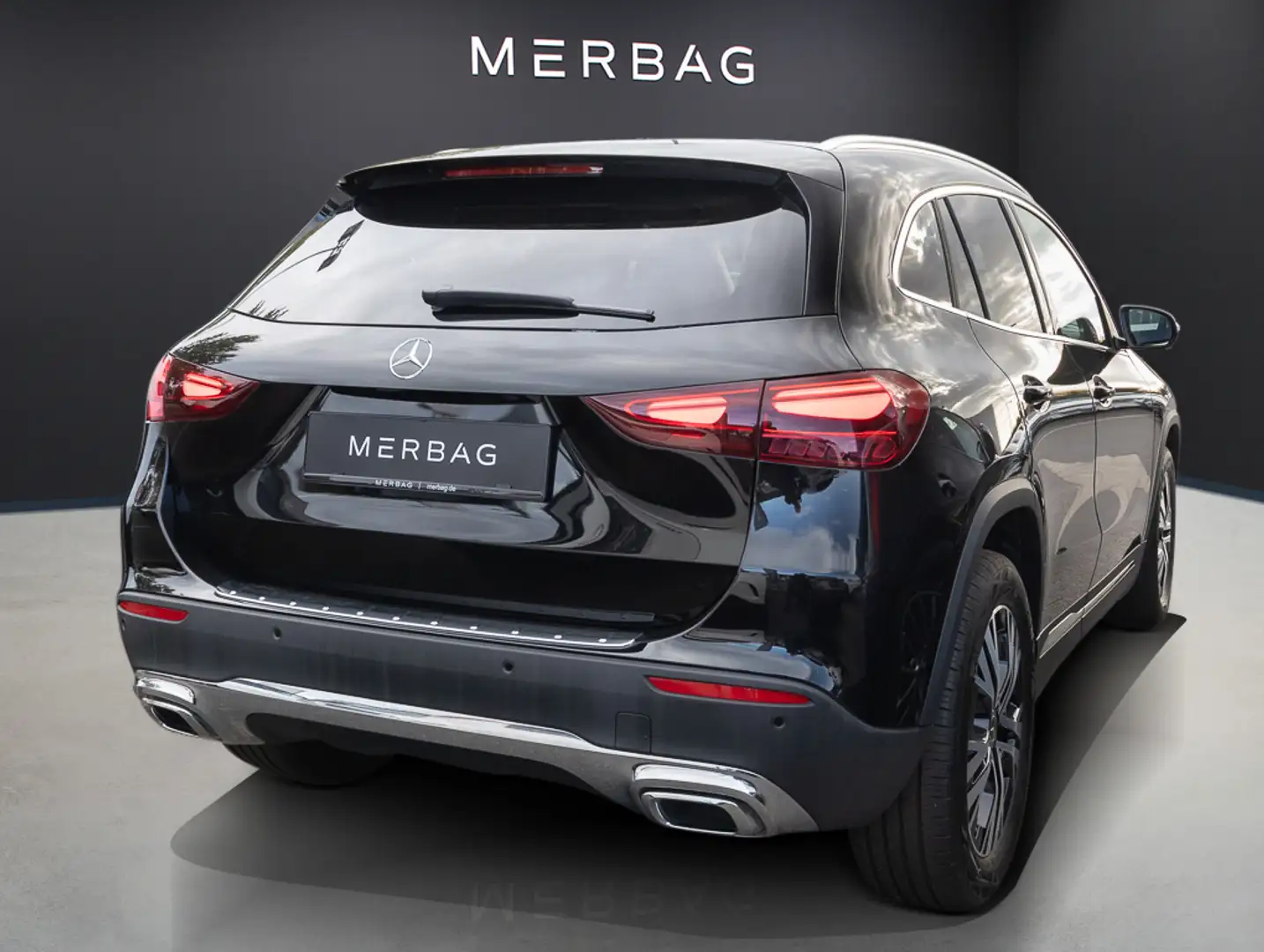 Mercedes-Benz GLA 220 d 4MATIC AHK LED Navi SHZ Winterp. Kam. Noir - 2