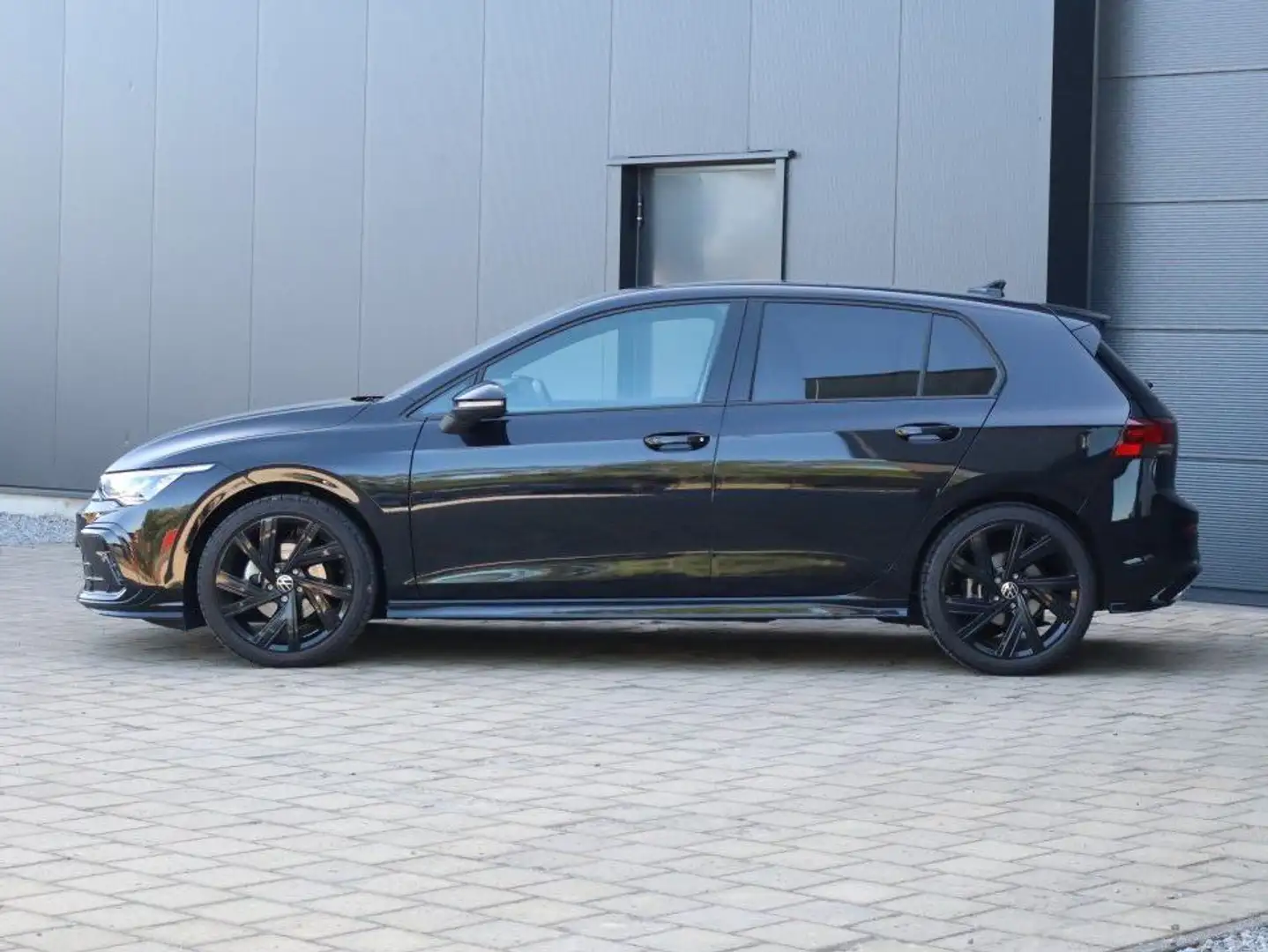 Volkswagen Golf 1.5 eTSI R-Line - Carplay - PANO - NAVI - SPORT Schwarz - 2