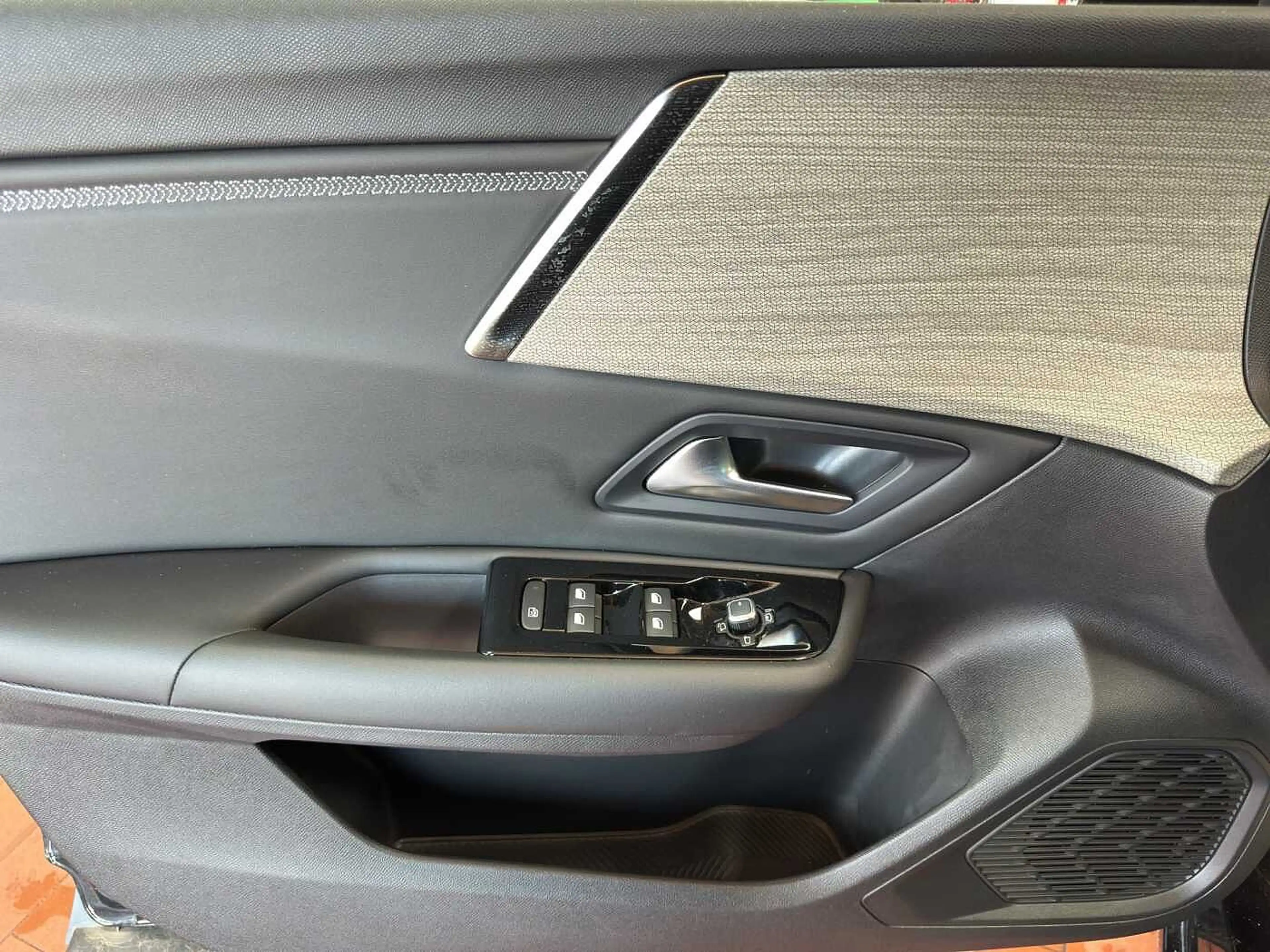 Citroen C5 X 145 Hybrid Plus //Winterpaket/LED/Head-Up /Kamera — photo 10