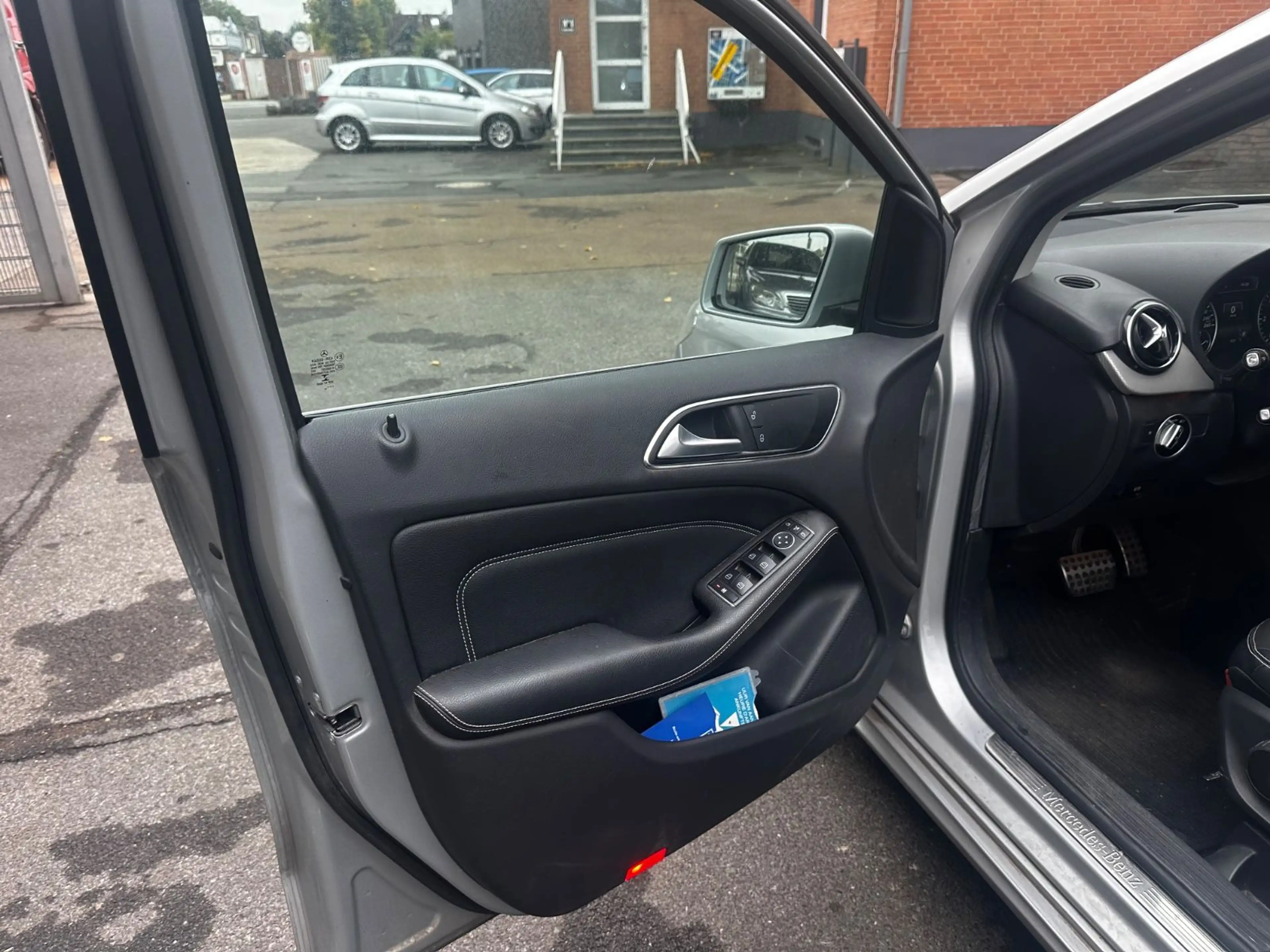 Mercedes-Benz B 180 B -Klasse B 180 CDI  AUTOMATIK+1.HAND+PDC+AHK — photo 9