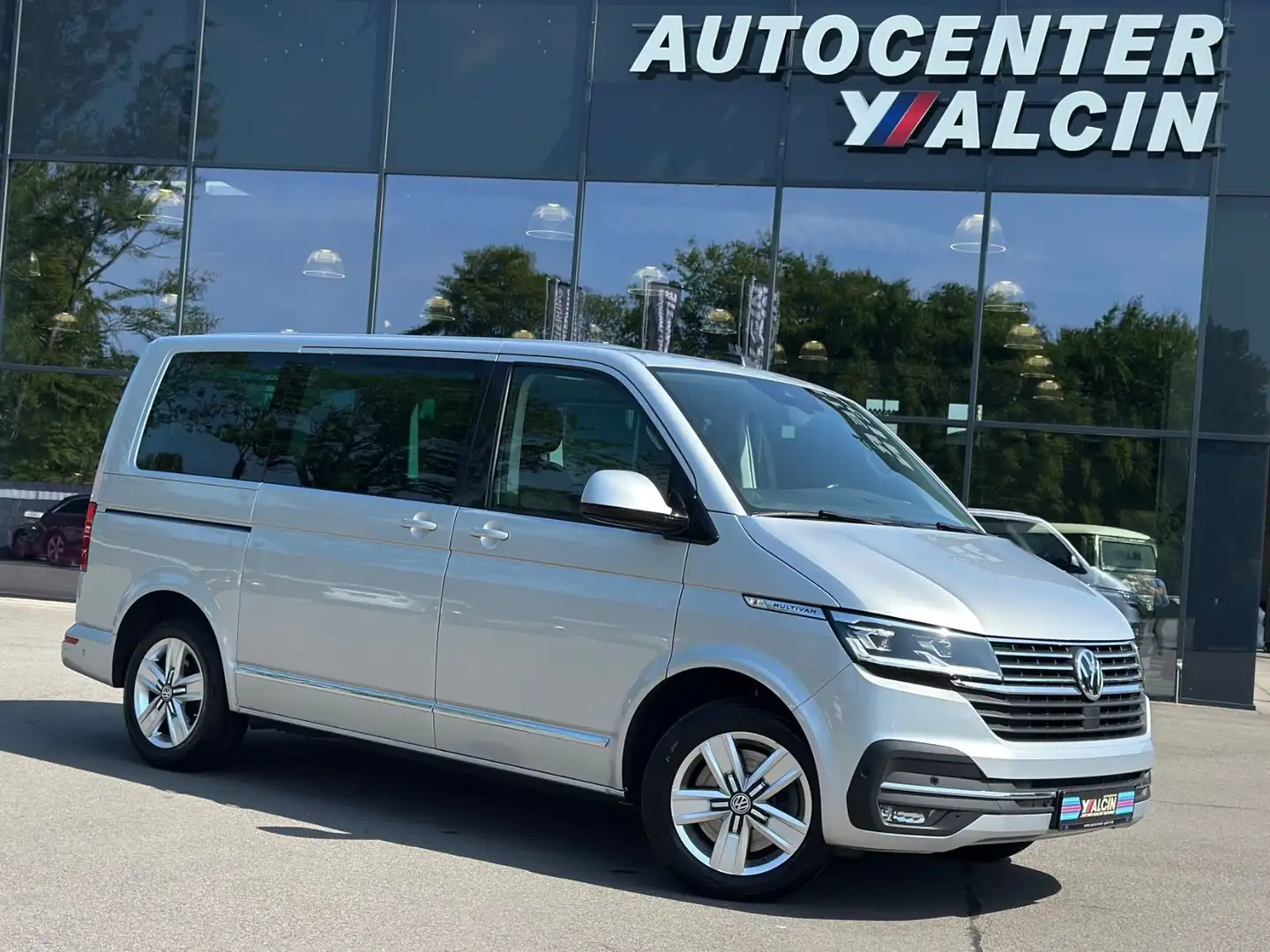 Volkswagen T6 Multivan T6.1 Multivan 2.0 TDI S-H/ACC/VIRT.COC/AHK/NAVI Silber - 1