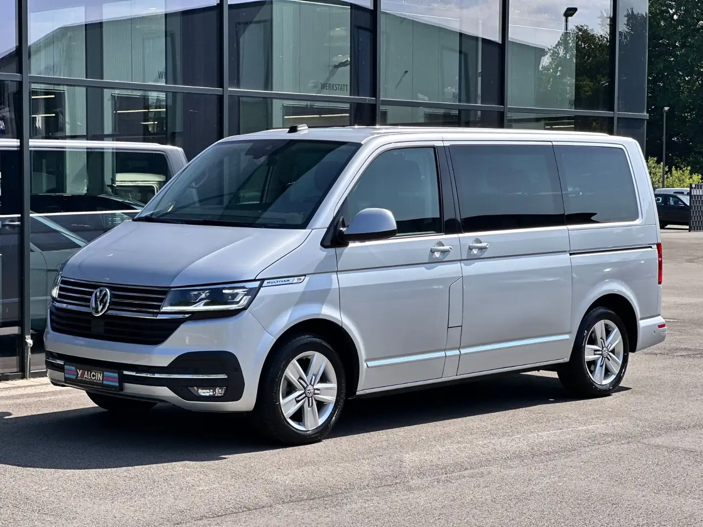 Volkswagen T6 Multivan T6.1 Multivan 2.0 TDI S-H/ACC/VIRT.COC/AHK/NAVI Silber - 2