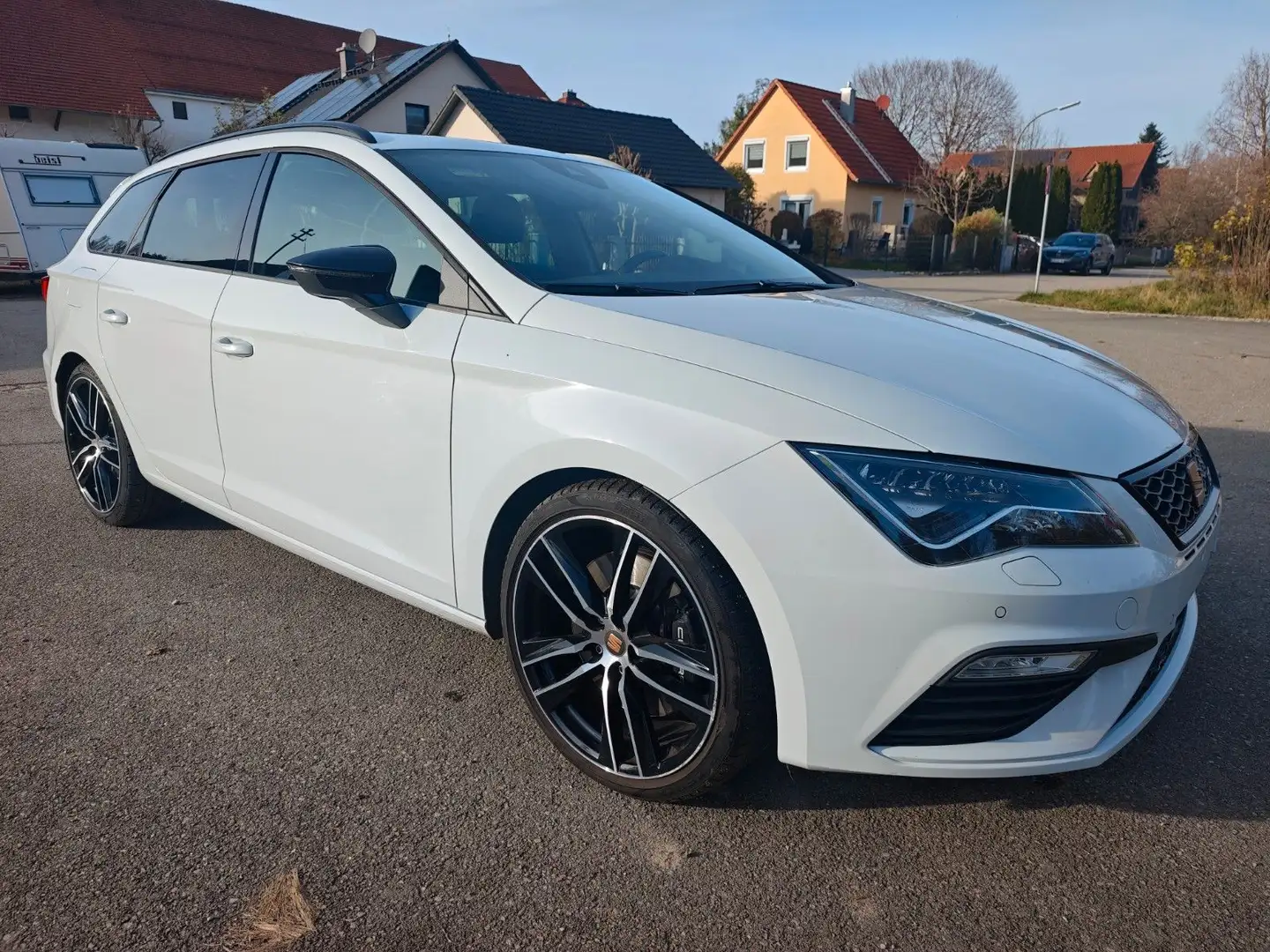 SEAT Leon ST Cupra 300 4Drive*Pano*Beats*Virtual Weiß - 1